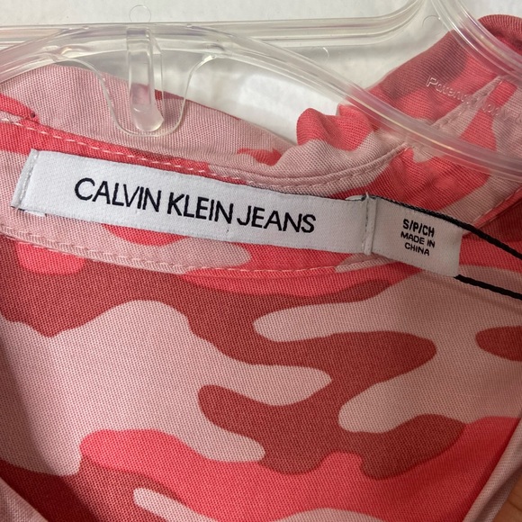 NWT Calvin Klein pink Camo button up‎ shirt - Picture 7 of 14